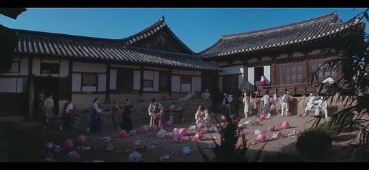 避幕剧照