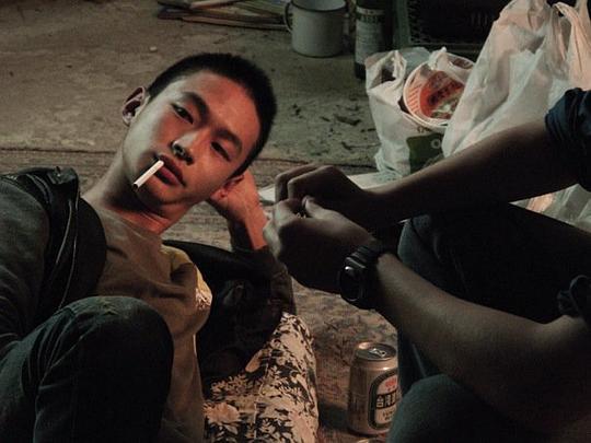 霓虹心剧照
