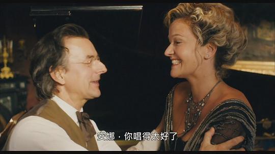 沙发上的马勒剧照