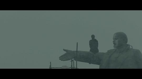 电子云层下剧照