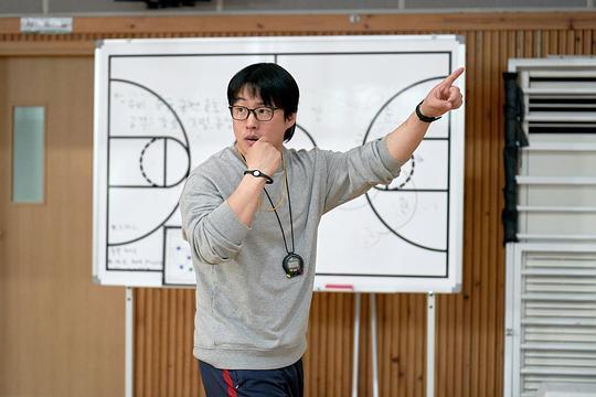 触底反弹剧照
